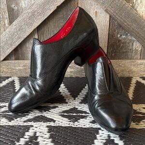Pas De Rouge | Black Leather Pull on Shoes